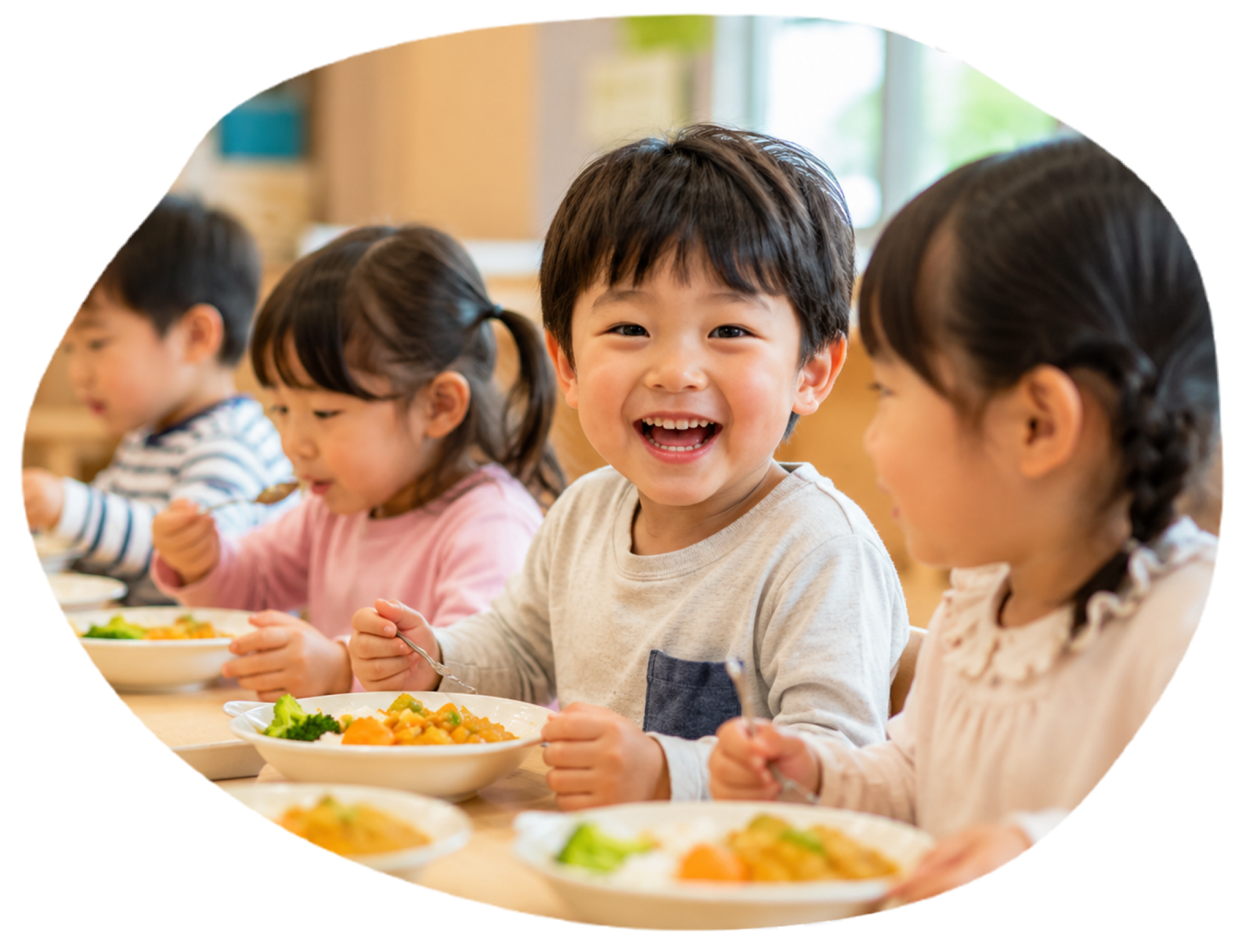 給食を楽しむ子どもたちのイメージ