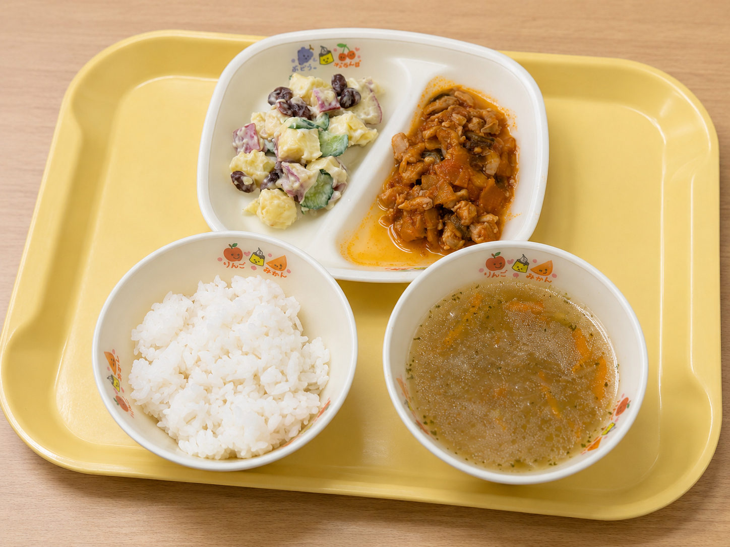 配膳給食の写真 1