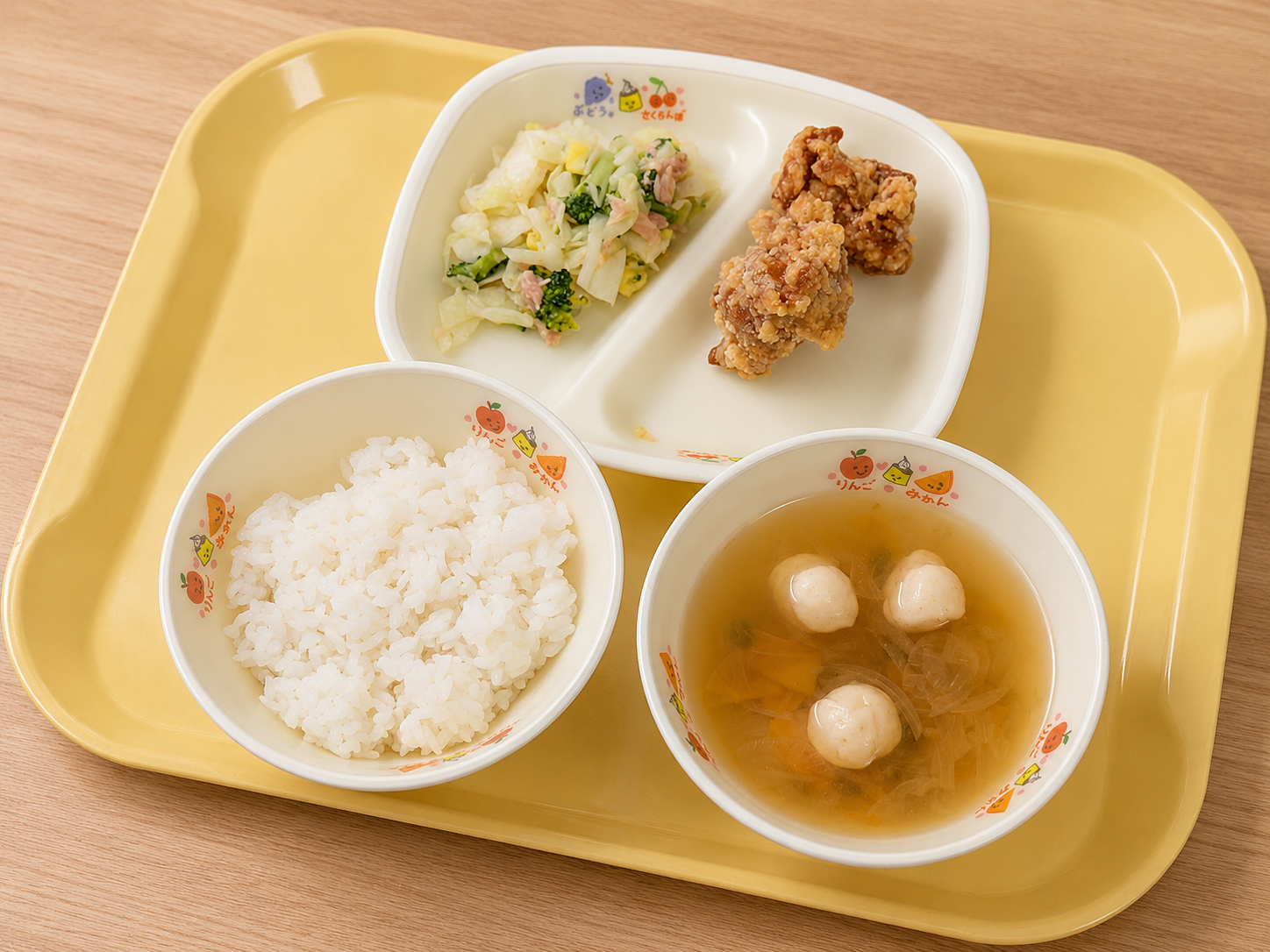 配膳給食の写真
