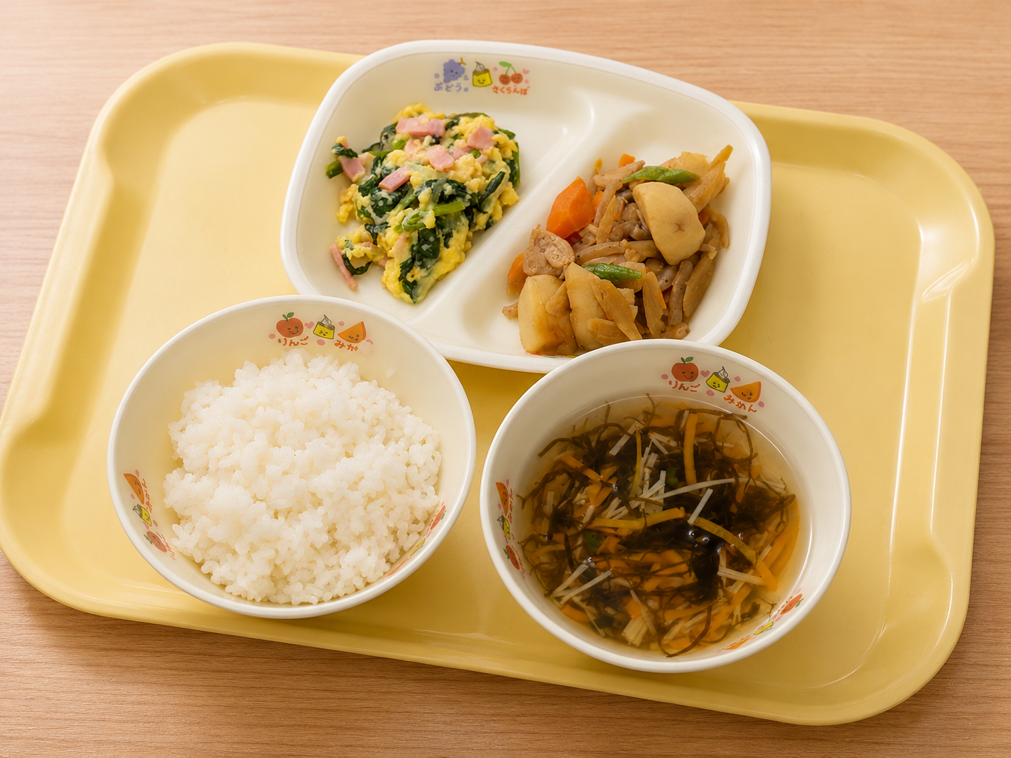 配膳給食の写真